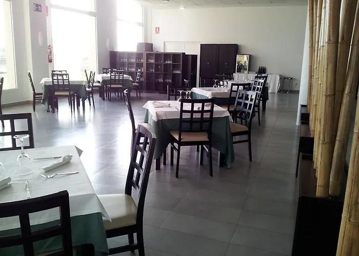 Sekia Hotell Ejea De Los Caballeros